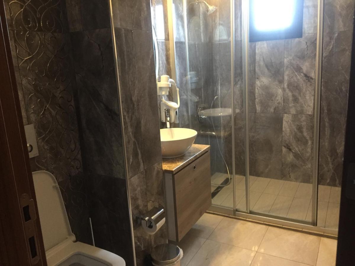 Otel Livana 2*